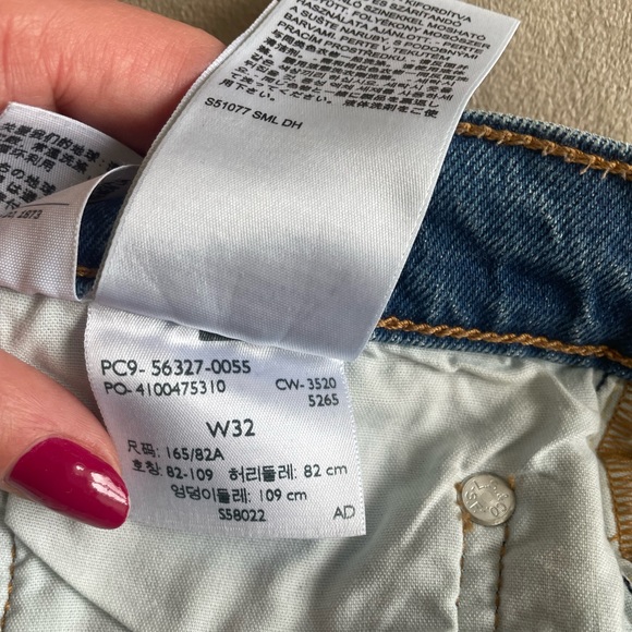 Levi Womens Cutoff denim shorts - Picture 4 of 4